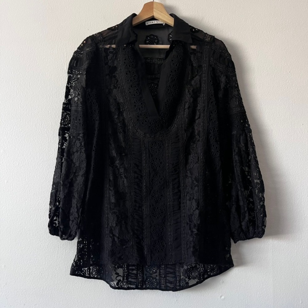 alice + olivia Eyelet Lace Tunic Collared‎ V-Neck Sheer Blouse Black size XS